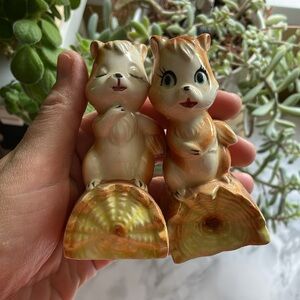 VTG Giftcraft Squirrels On Logs Salt & Pepper Shakers MCM Japan